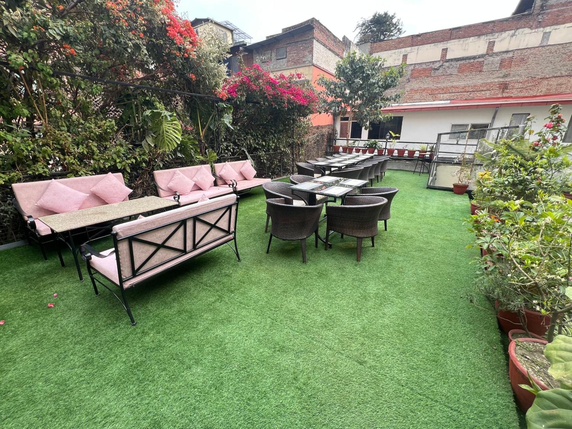 Hotel Kathmandu Base Camp Экстерьер фото